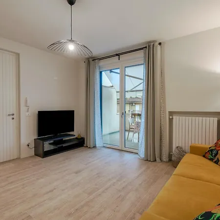Casa Attilia - Con Terrazza Wifi E Aria Condizionata Apartment Sirmione
